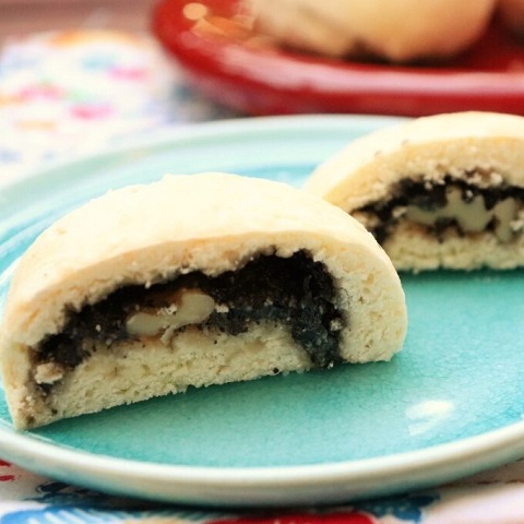 琉球菓子クンペン黒ごまピーナッツ餡胡桃入り-写真