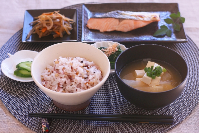 和食を支える伝統野菜(ふるさと野菜)の紹介と二十四節気の日本食文化